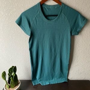 Lululemon green short sleeve top